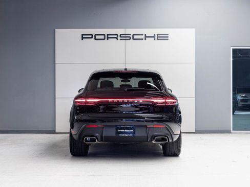 Certified 2026 Porsche Macan AWD/4WD image 6