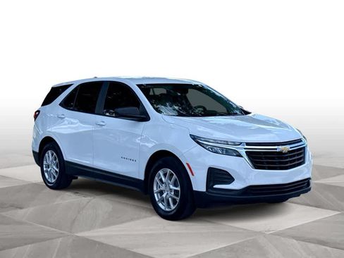 Used 2022 Chevrolet Equinox LS FWD image 2