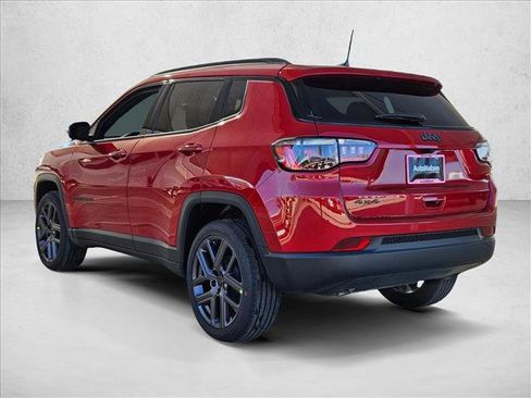 New 2026 Jeep Compass Latitude image 9