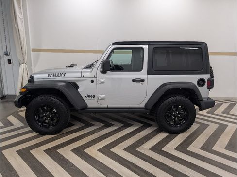 Used 2022 Jeep Wrangler Sport AWD/4WD image 3