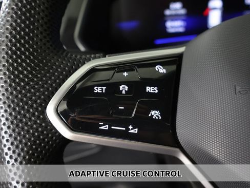 Used 2024 Volkswagen Tiguan SE R-Line AWD/4WD image 4
