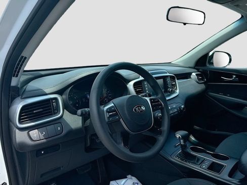 Used 2019 Kia Sorento AWD image 9