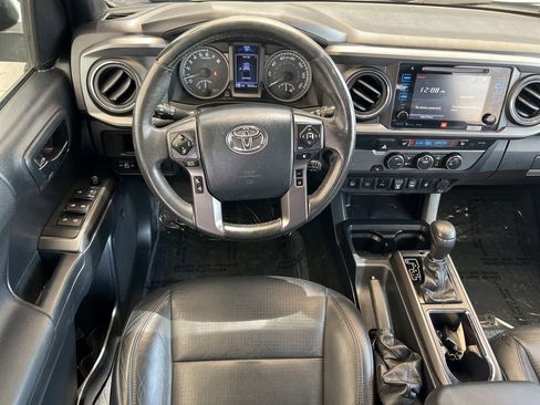 Used 2019 Toyota Tacoma TRD Sport image 14