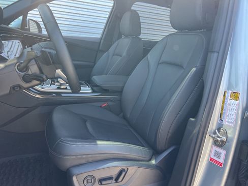 Used 2025 Audi Q7 2.0T Premium w/ Premium Plus Package AWD/4WD image 30