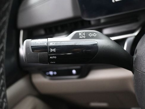 Used 2025 Kia Carnival FWD image 22