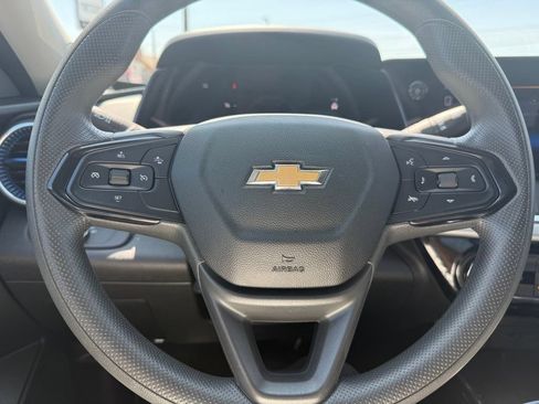 Used 2025 Chevrolet Trax LT FWD image 22