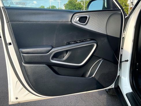Used 2025 Kia Soul LX w/ LX Technology Package FWD image 20