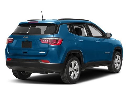 Used 2017 Jeep Compass Latitude w/ Popular Equipment Group AWD/4WD image 2
