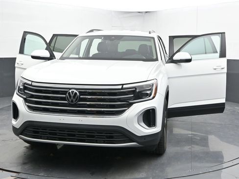 Used 2025 Volkswagen Atlas SE image 47