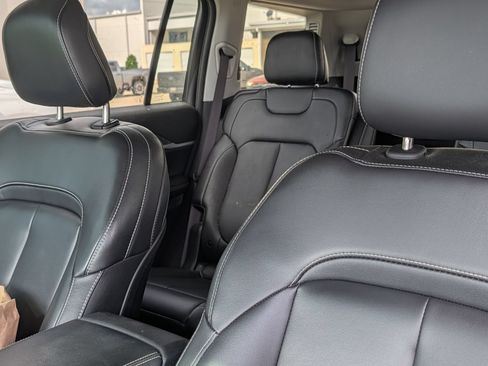 Used 2023 Jeep Grand Cherokee L Limited RWD image 4