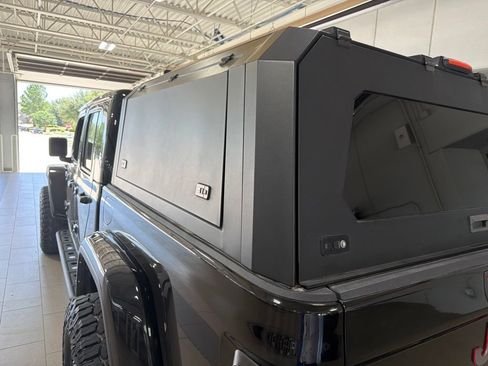 Used 2023 Jeep Gladiator Rubicon w/ LED Lighting Group AWD/4WD image 45