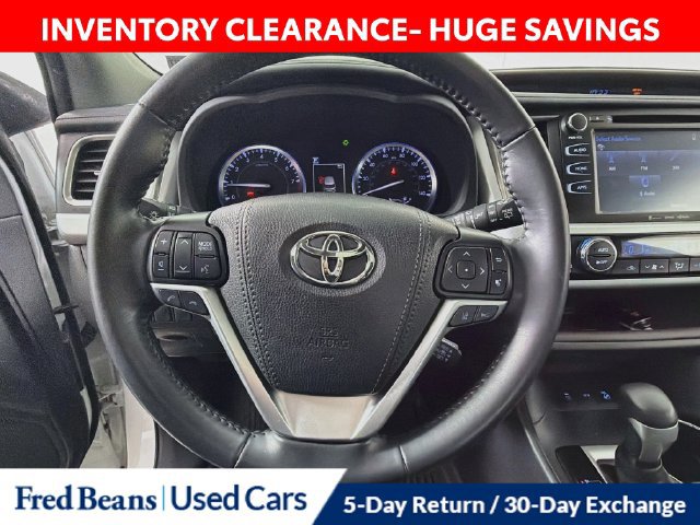 Used 2019 Toyota Highlander XLE AWD/4WD image 16