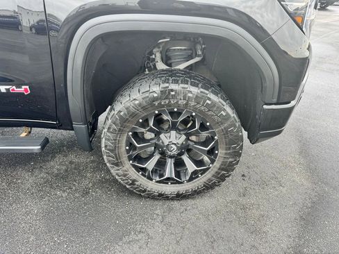 Used 2022 GMC Sierra 1500 AT4 w/ Technology Package image 17