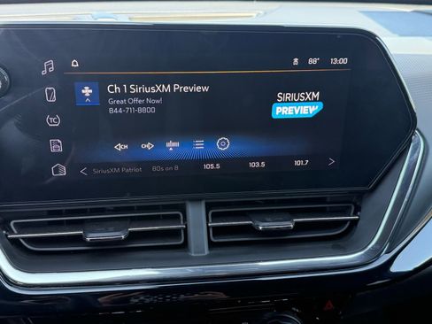 Used 2025 Chevrolet Trax RS w/ Sunroof Package image 22