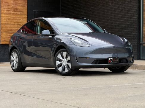 Used 2023 Tesla Model Y Long Range AWD/4WD image 7