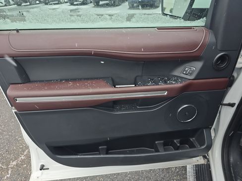 Used 2022 Ford Expedition Max Limited image 18