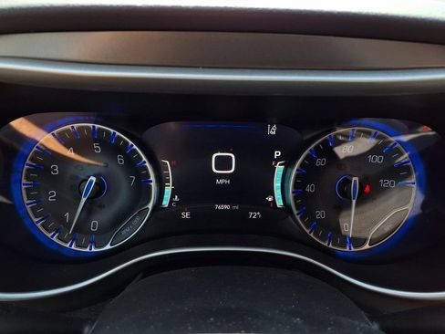 Used 2023 Chrysler Pacifica Touring-L FWD image 20