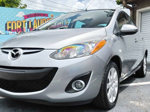 Used 2011 MAZDA MAZDA2 Touring FWD image 4