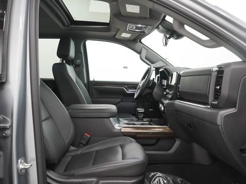 Used 2025 GMC Sierra 1500 Elevation w/ Elevation Premium Package AWD/4WD image 13