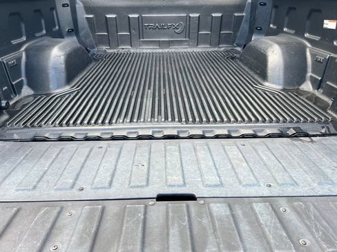 Used 2025 GMC Sierra 1500 SLT RWD image 23