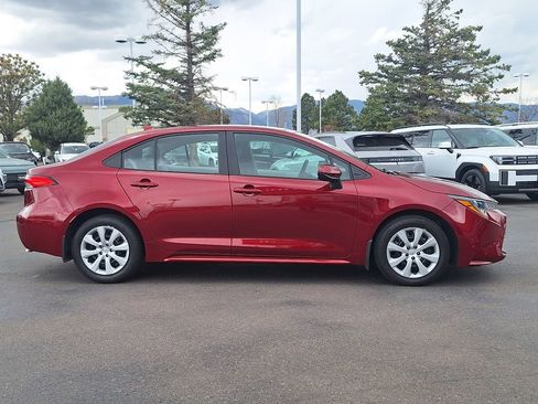 Used 2025 Toyota Corolla LE FWD image 2