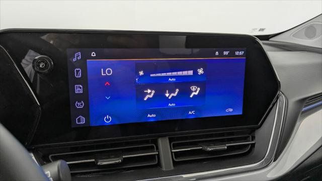 Used 2025 Chevrolet Trax LT w/ LT Convenience Package FWD image 30