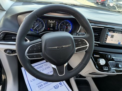 Used 2023 Chrysler Voyager LX image 18