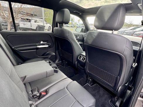 Used 2022 Mercedes-Benz GLB 250 4MATIC image 11