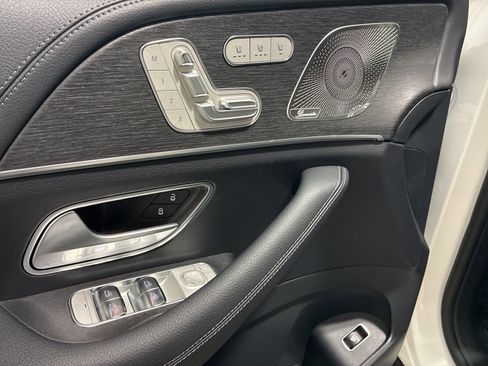 New 2026 Mercedes-Benz GLS 580 4MATIC image 8