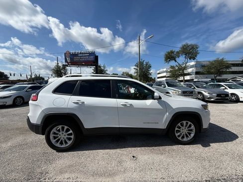 Used 2021 Jeep Cherokee Latitude FWD image 3