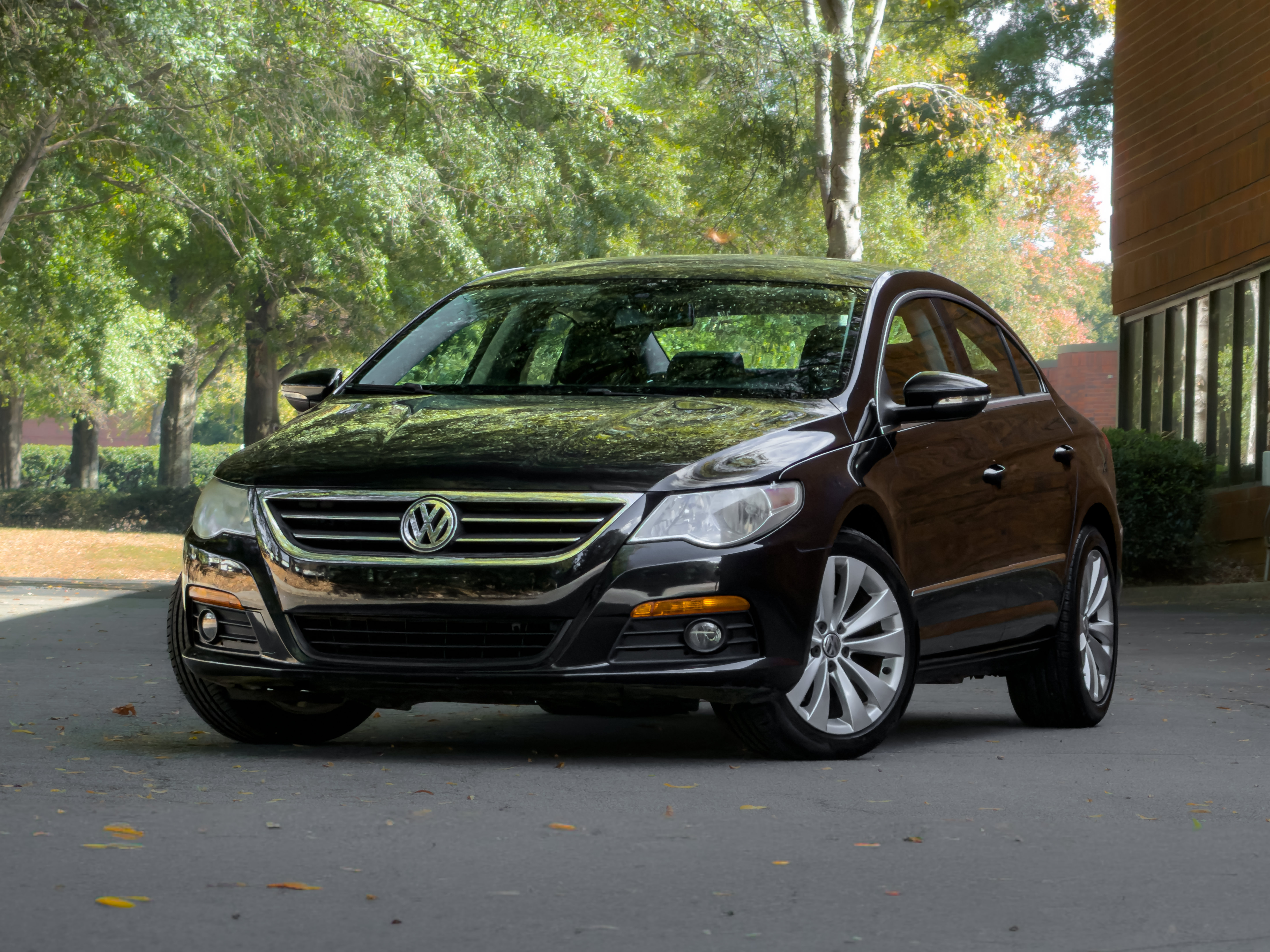 Used 2010 Volkswagen CC Sport FWD image 2