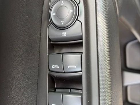 Used 2020 Chevrolet Silverado 1500 Custom w/ Custom Value Package AWD/4WD image 14