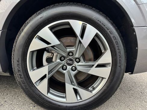 Used 2021 Audi e-tron Premium Plus w/ Premium Plus Package image 17