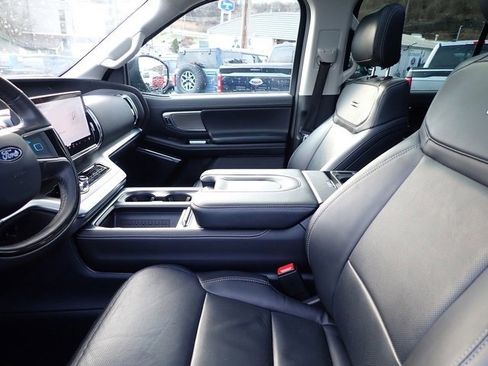 Used 2025 Ford Expedition Max Platinum image 17