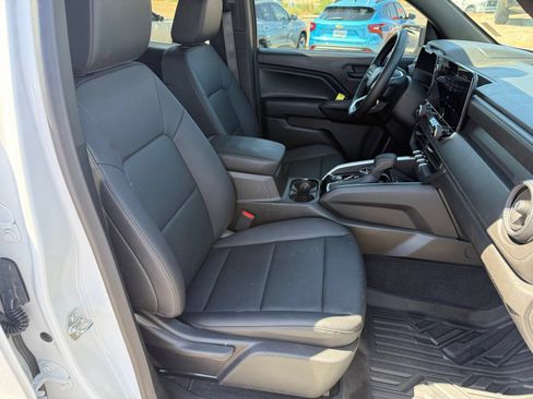 Used 2025 Chevrolet Colorado Trail Boss AWD/4WD image 33