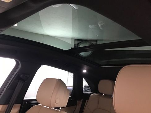 Certified 2026 Porsche Macan AWD/4WD image 33