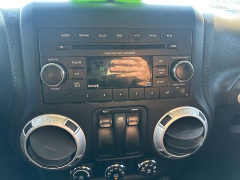 Used 2014 Jeep Wrangler Sahara w/ Mopar Chrome Edition Group image 11