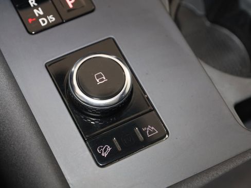 Used 2023 Land Rover Discovery Metropolitan Edition image 30