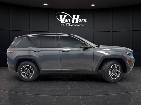 Used 2022 Jeep Grand Cherokee Trailhawk w/ Luxury Tech Group III AWD/4WD image 8