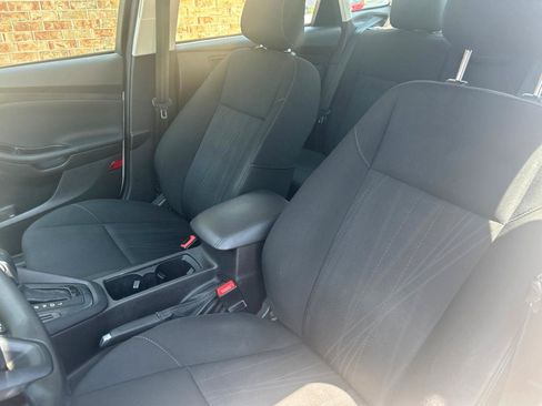 Used 2018 Ford Focus SE FWD image 19