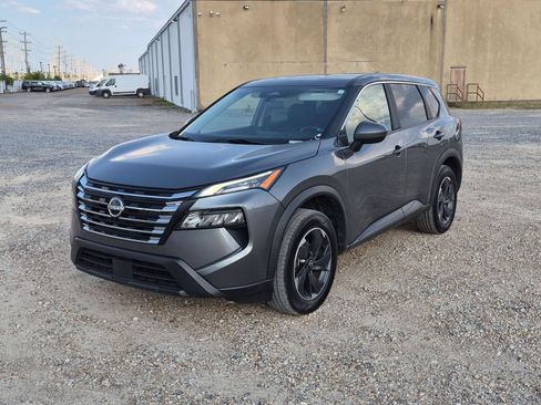 Used 2024 Nissan Rogue SV FWD image 10