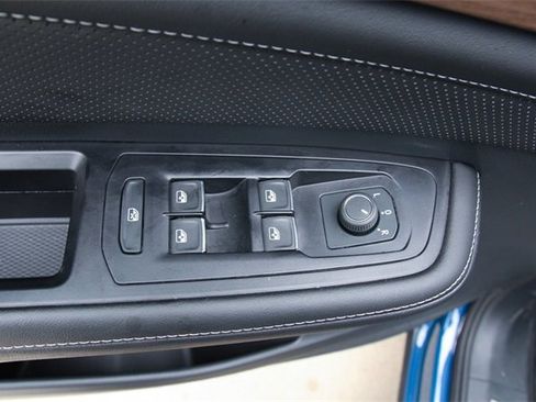 Certified 2025 Volkswagen Atlas SE image 14