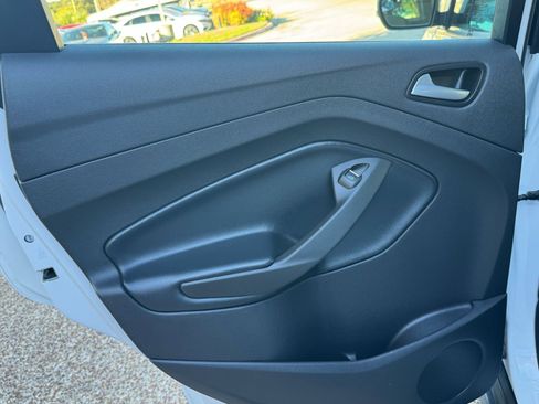 Used 2017 Ford C-MAX Energi SE image 32