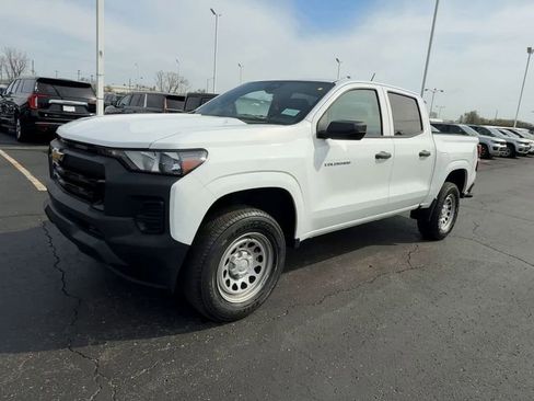 Used 2024 Chevrolet Colorado W/T image 4
