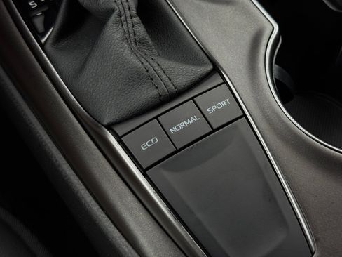 Used 2024 Toyota Camry SE image 33