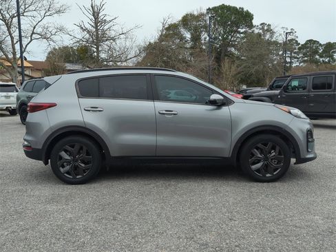 Used 2022 Kia Sportage Nightfall Edition image 8