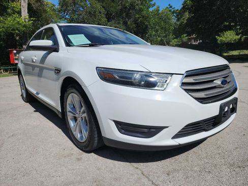 Used 2015 Ford Taurus SEL FWD image 1