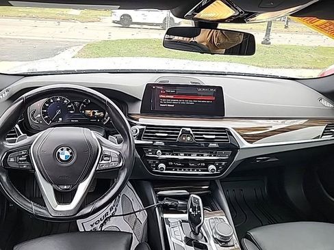 Used 2019 BMW 530i xDrive w/ Convenience Package AWD/4WD image 3