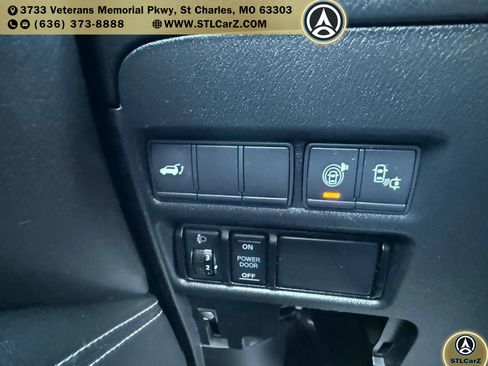 Used 2017 Nissan Armada Platinum w/ Interior Lighting Package image 25