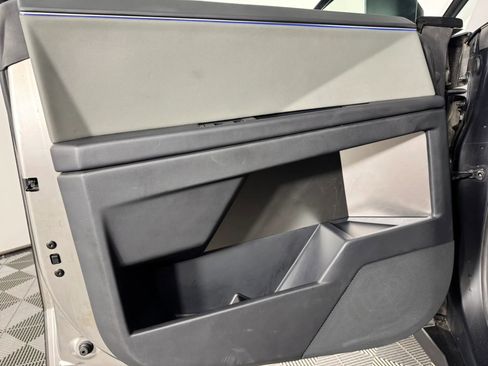 Used 2025 Tesla Cybertruck AWD Crew Cab image 35